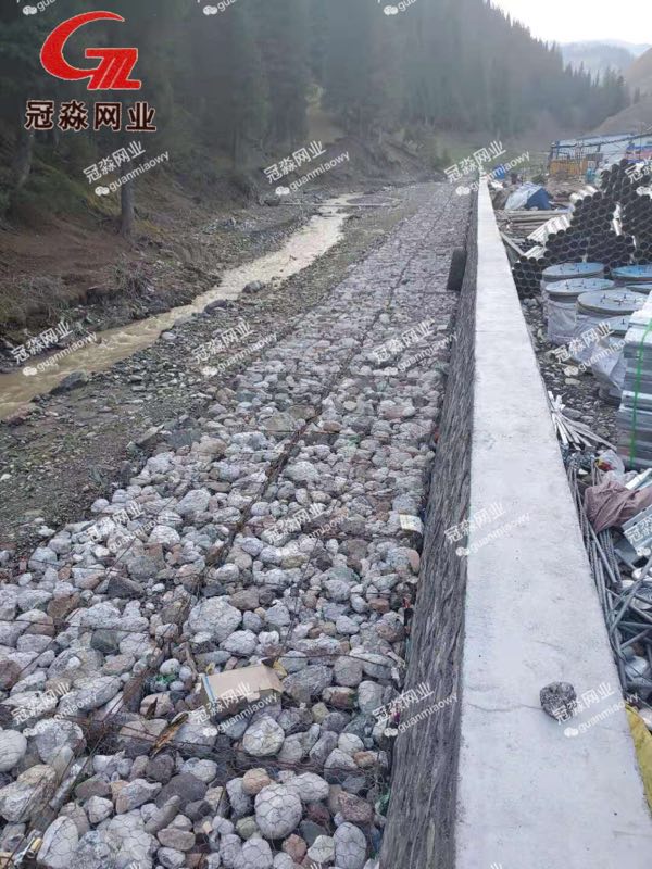 河道石笼网的施工过程详解 