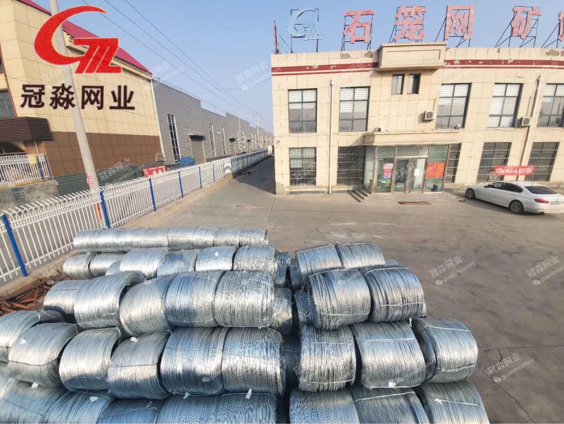 单隔板和双隔板雷诺护垫的区别